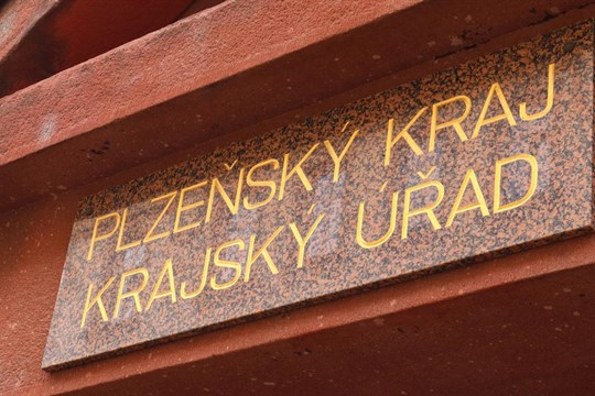 Rada Plzeňského kraje schválila zpracování auditu firmy, kde zasáhla NCOZ