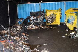 Po Plzni řádil žhář, policisté pátrají po muži na fotce!