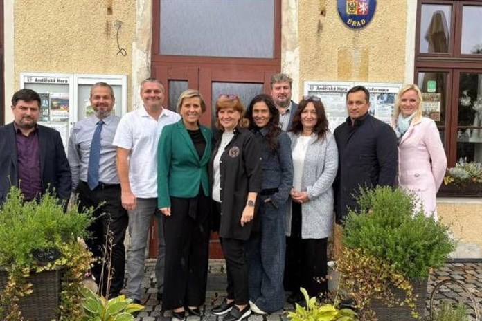 Krajští radní jednali v Andělské Hoře o rozvoji obce i dopravních problémech