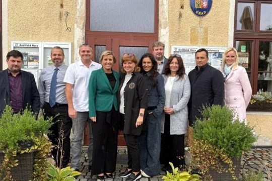 Krajští radní jednali v Andělské Hoře o rozvoji obce i dopravních problémech