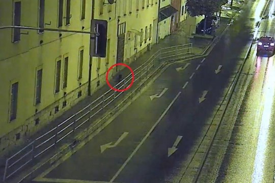 Svéhlavý turista se v pátek opět vydal do města, aneb Bobr versus strážníci díl třetí
