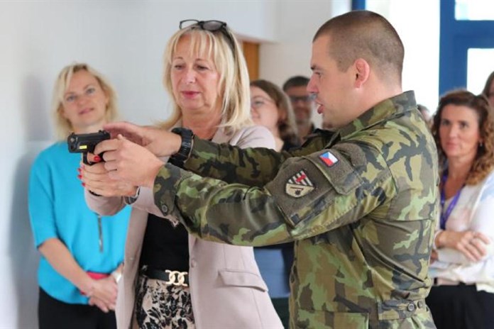 Armáda není jen o boji. V Karlových Varech ukázala své možnosti i techniku