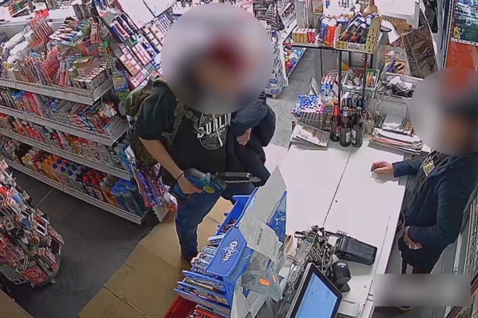 VIDEO: Útok v Horní Blatné: Muž napadl prodavačku elektrickou pilou