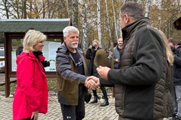 Prezident Pavel pokračuje v návštěvě Karlovarského kraje, zamířil...