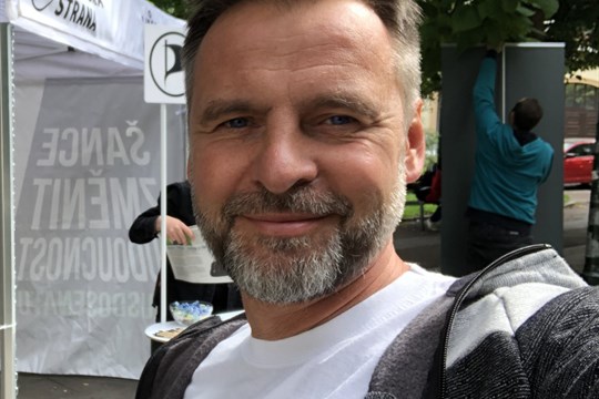 Pirát Pavel Bosák: Reální primátoři tohoto města jsou Šindelář a Šlouf