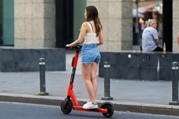 Plzeň zatím nechce umožnit půjčování elektrokoloběžek, kloní se ke...