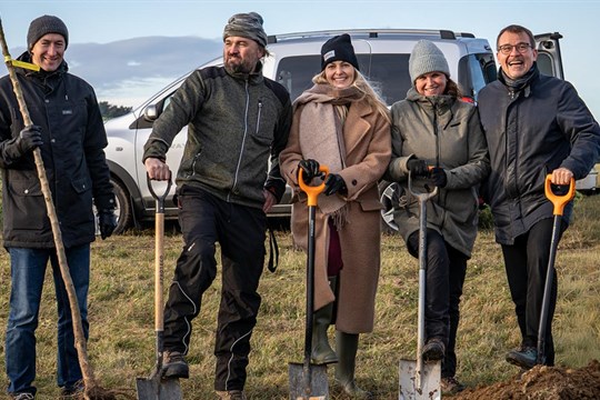 Nově vysazený sad v Semněvicích ochrání zdroje pitné vody pro místní občany