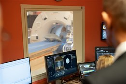 Vybavení za čtvrt miliardy. Plzeňská onkologie nasazuje roboty a „atomovou“ diagnostiku