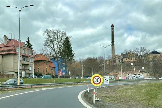 Klíčový průtah Karlovými Vary čekají komplikace: Startuje velká oprava Pražského mostu