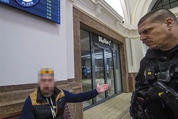 Další muž v pátrání dopaden na plzeňském nádraží