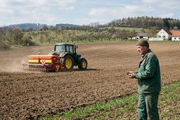 Zemědělci a ovocnáři v Plzeňském kraji začali s jarními pracemi dříve než loni