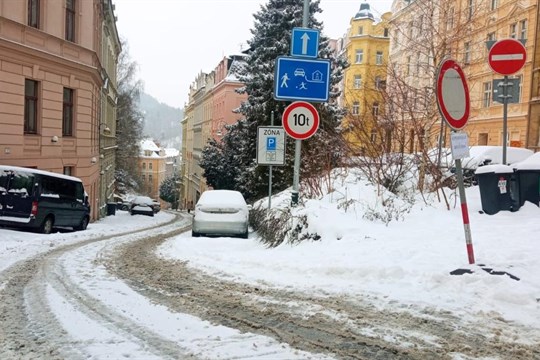 Silnice v lázeňském centru Karlových Varů zůstávají uzavřené až do soboty