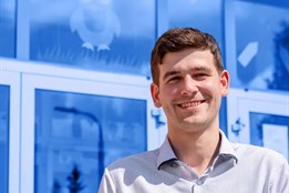 V 11 uměl všechny jízdní řády, ve 26 ho Forbes zařadil mezi top 30 Čechů pod 30