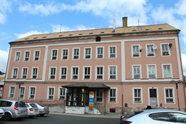 Konec obav z obchodníků s chudobou: Město Aš kupuje strategické budovy v centru