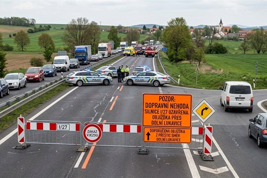 Vážná nehoda uzavřela obchvat u Dolní Lukavice!