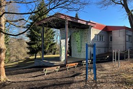 Konec deštivých tréninků: Horolezecká stěna v Chebu je už pod střechou