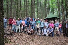 Turistická sezóna na Chodsku zahájena: Stovky lidí odemkly Českou studánku pod Čerchovem