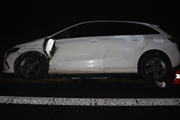 Na Domažlicku se srazila dvě auta, jeden z řidičů od nehody zmizel