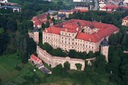 Barokní obr, který nespí: Proč navštívit klášter Chotěšov dřív, než se stromy obalí listím?