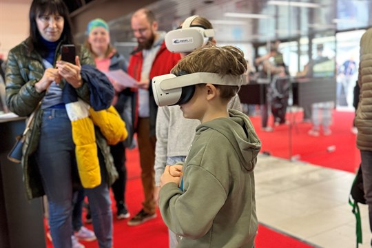 Od vodíkových autíček k virtuální realitě: KIC KK ukázalo na Maker Faire budoucnost kraje