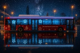 Vánoční trolejbus projíždí Chebem. Adventní tradice pokračuje 