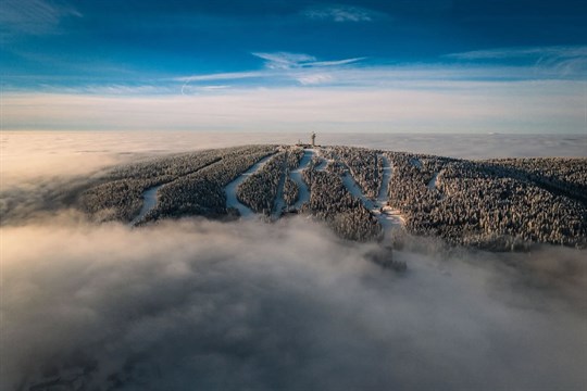 136 dnů sněhu, 3 miliony jízd. Sezóna končí i na Klínovci