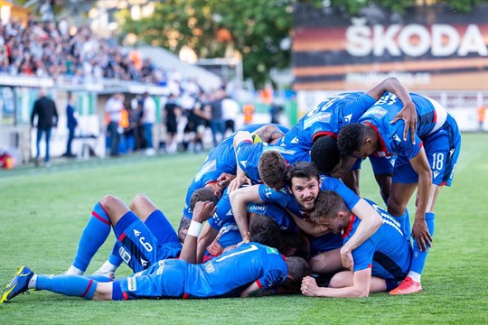 Bílek létal vzduchem, pak přiznal: Jsem na kluky pyšný. Nemysleli jsme si, že bychom bojovali o titul