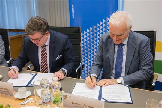 Více učitelů, odborníků i podpory talentů. Kraj a ZČU podepsaly memorandum
