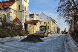 Dlouhá uzávěra v Lobzích už brzy skončí. 