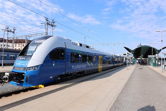 Velký tendr na železnici: Plzeňský kraj hledá dopravce pro bateriovou flotilu