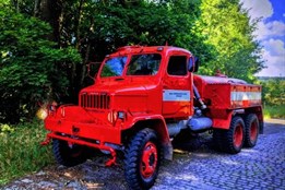 Legenda z Brd stále v akci: Strašičtí hasiči proměnili armádní vrak v nezdolný lesní speciál