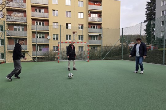 V Lobzích bylo dokončeno multifunkční hřiště, lidé si ho přáli v participativním rozpočtu