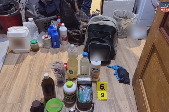 VIDEO: Policie odhalila varnu pervitinu v Kraslicích. Obviněný recidivista skončil ve vazbě