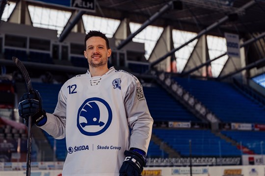 Důležitý podpis pro Škodovku. Druhý nejproduktivnější hráč týmu pokračuje na západě Čech